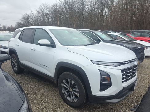 Used 2025 Chevrolet Equinox LT image 3