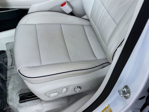 Certified 2025 Buick Enclave Avenir image 19