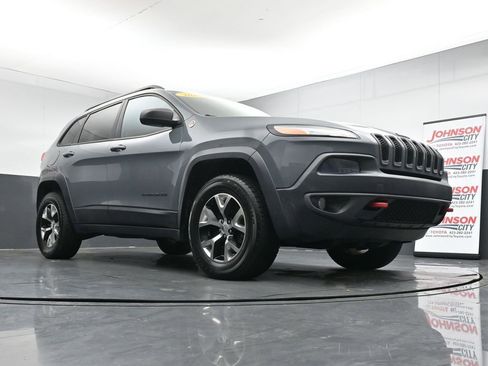 Used 2014 Jeep Cherokee Trailhawk w/ Comfort/Convenience Group image 33