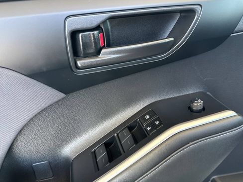 Used 2023 Toyota Highlander L FWD image 10