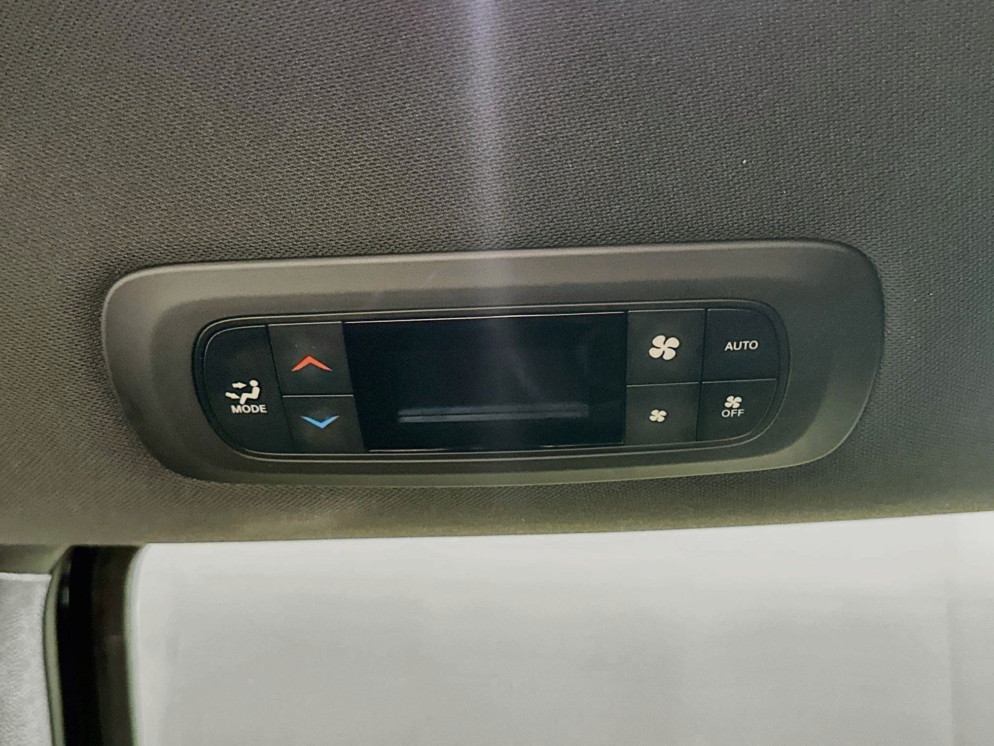 Used 2025 Chrysler Pacifica Select FWD image 26