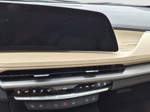 Used 2024 Cadillac XT4 Premium Luxury image 10