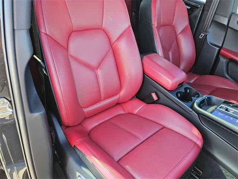 Used 2024 Porsche Macan image 23