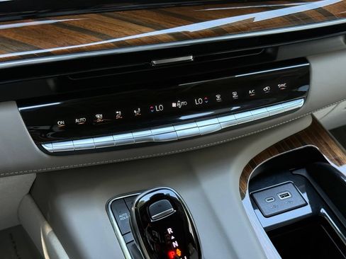 Certified 2024 Cadillac Escalade Sport Platinum w/ LPO, ONYX Package AWD/4WD image 33