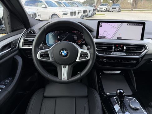 Certified 2025 BMW X4 xDrive30i image 4