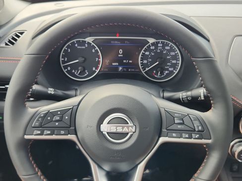 Used 2025 Nissan Sentra SR w/ SR Premium Package FWD image 17