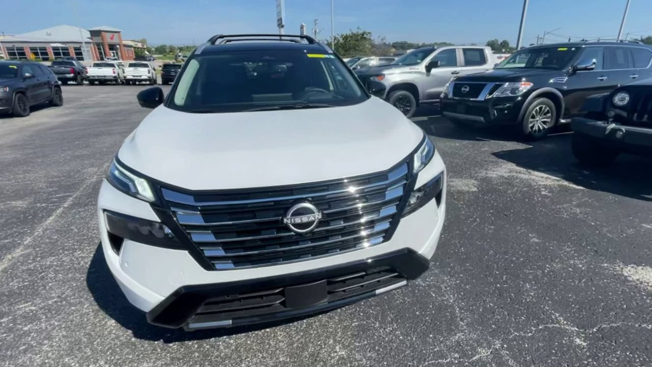Used 2026 Nissan Rogue Platinum w/ Platinum Premium Package AWD/4WD image 4