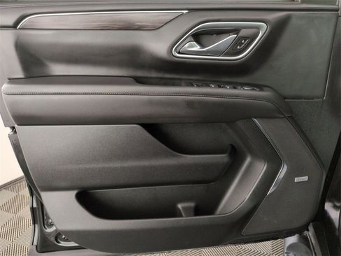 Used 2024 Chevrolet Tahoe Z71 w/ Luxury Package image 23