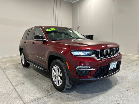 Used 2022 Jeep Grand Cherokee Limited image 4