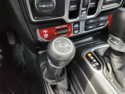 Used 2024 Jeep Wrangler Unlimited Rubicon 4xe w/ Convenience Group AWD/4WD image 11