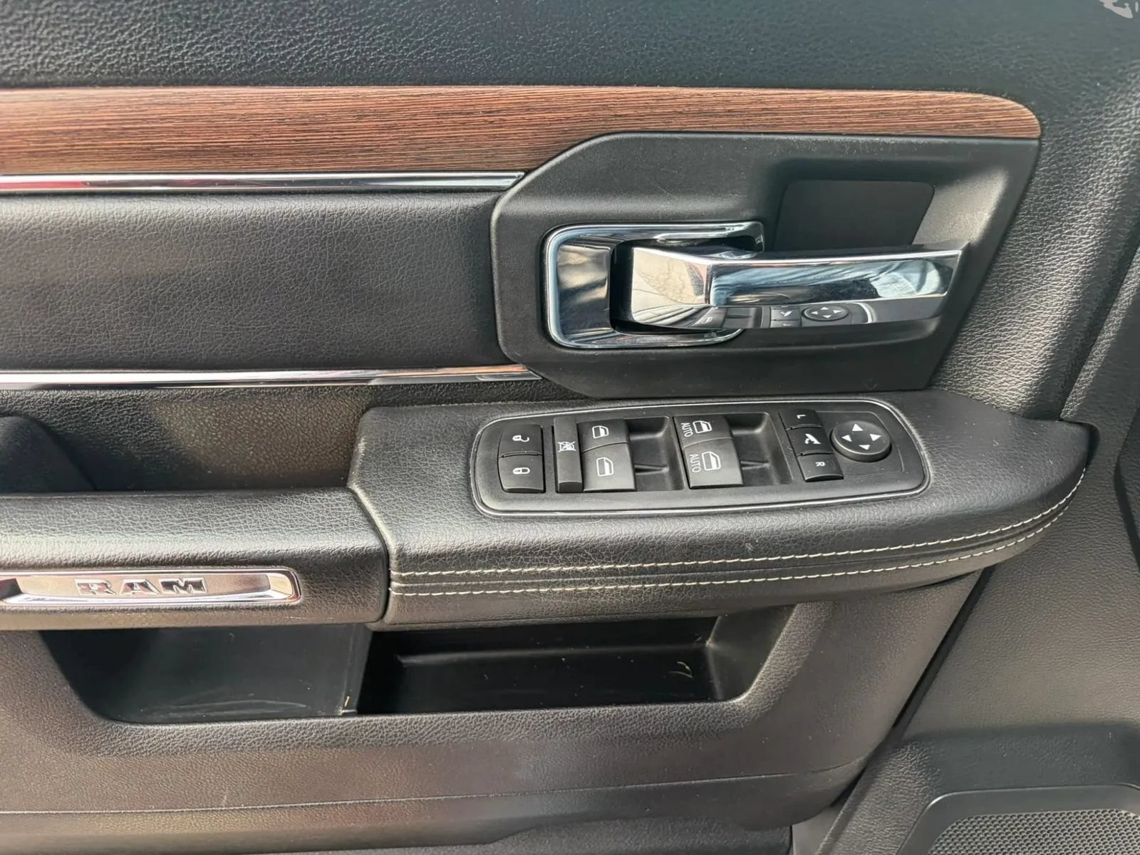Used 2017 RAM 1500 Laramie w/ Convenience Group AWD/4WD image 22