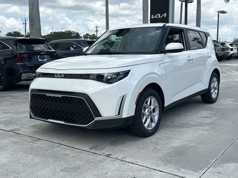 New 2025 Kia Soul LX w/ LX Technology Package image 2