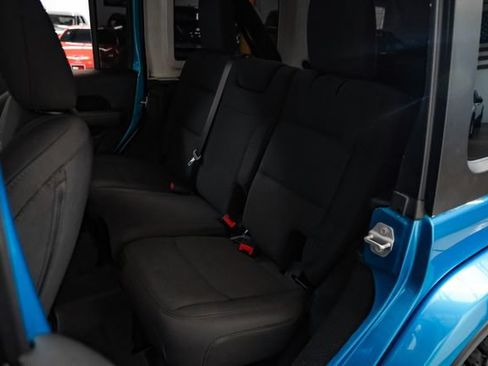 Used 2020 Jeep Wrangler Unlimited Sahara AWD/4WD image 37