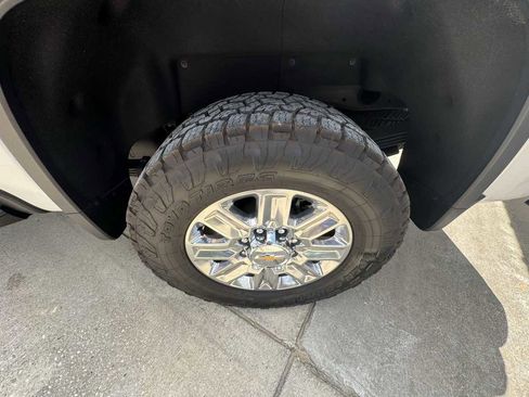 Used 2025 Chevrolet Silverado 2500 High Country w/ Technology Package AWD/4WD image 38