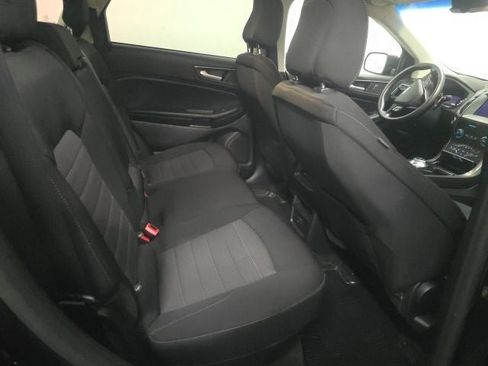 Used 2020 Ford Edge SE FWD image 6