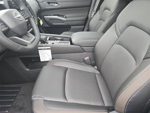 New 2026 Nissan Pathfinder SL FWD image 10