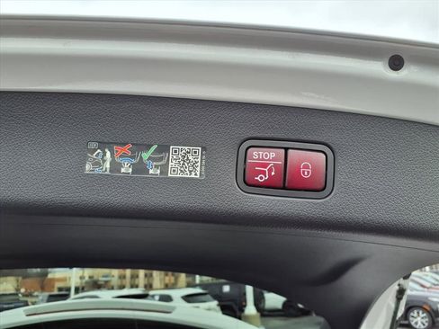 Used 2024 Mercedes-Benz GLC 300 4MATIC image 27