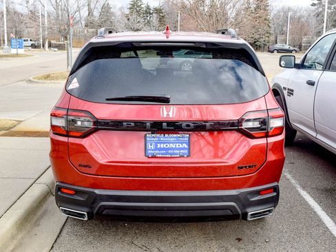 Certified 2025 Honda Pilot Sport image 6