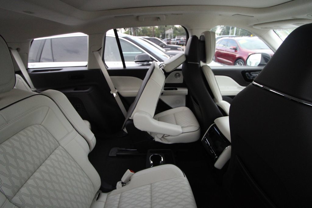 Used 2024 Lincoln Aviator Black Label w/ Dynamic Handling Package AWD/4WD image 16