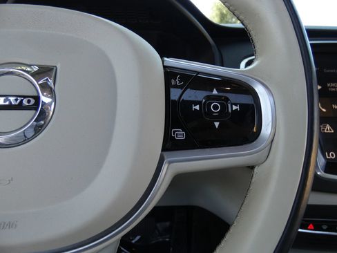 Used 2020 Volvo XC90 T6 Momentum image 71