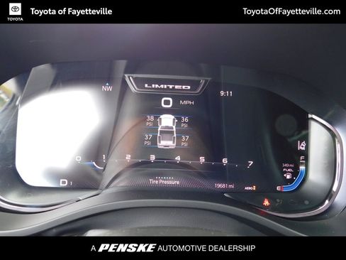 Used 2024 RAM 1500 Limited AWD/4WD image 11