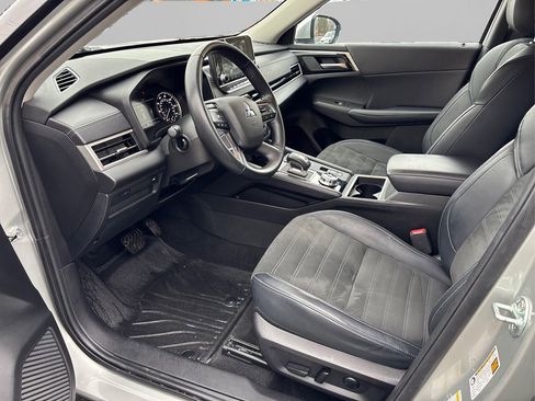 Used 2024 Mitsubishi Outlander SE image 9