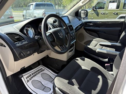 Used 2019 Dodge Grand Caravan SE w/ Power Convenience Group I FWD image 10