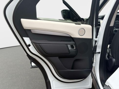 New 2026 Land Rover Discovery Dynamic SE AWD/4WD image 12