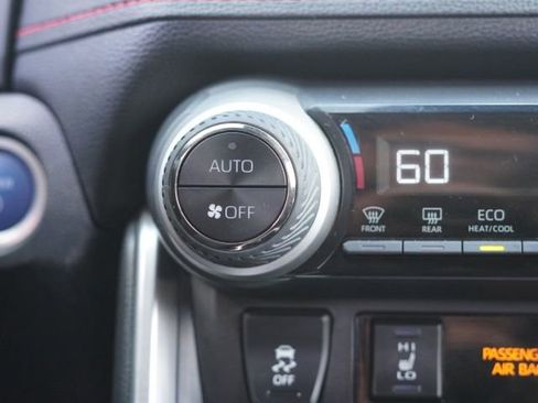 Used 2021 Toyota RAV4 SE w/ Weather & Moonroof Package AWD/4WD image 31