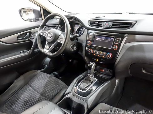 Used 2020 Nissan Rogue Sport S image 29