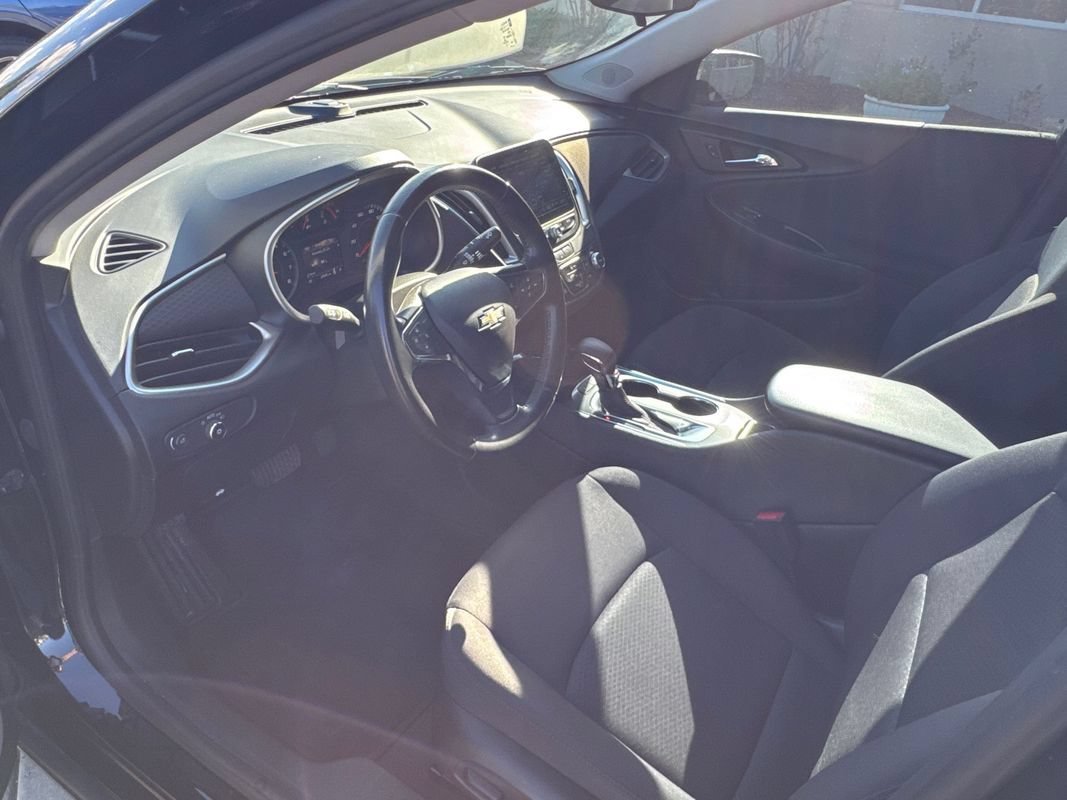 Used 2021 Chevrolet Malibu RS FWD image 25