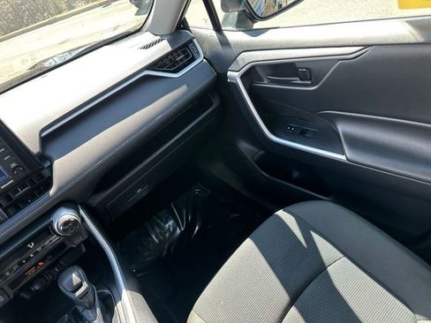 Used 2022 Toyota RAV4 LE AWD/4WD image 22