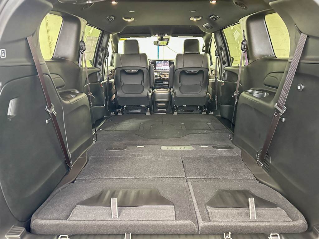 New 2027 Chrysler Pacifica Select AWD/4WD image 17