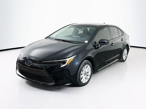 Used 2024 Toyota Corolla LE w/ LE Convenience Package image 3