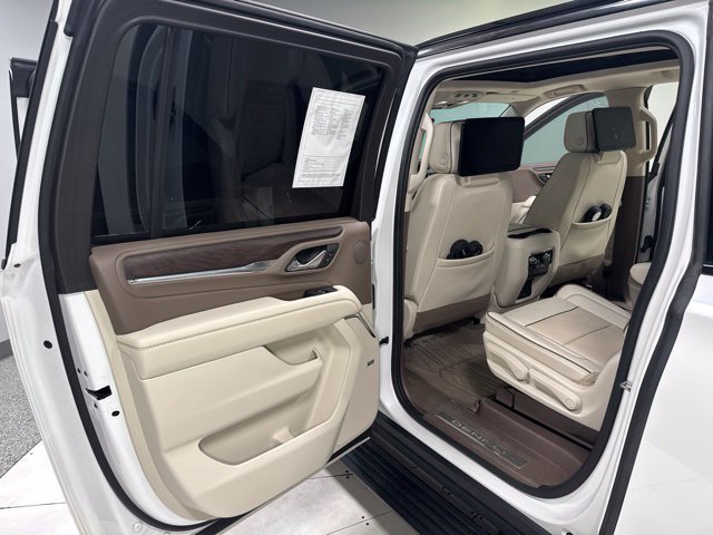 Used 2023 GMC Yukon XL Denali w/ Denali Reserve Package AWD/4WD image 25