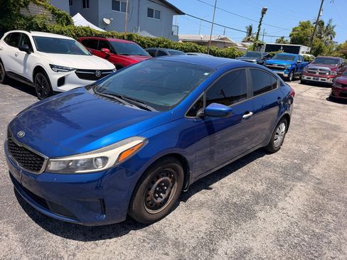 Used 2017 Kia Forte LX FWD image 2