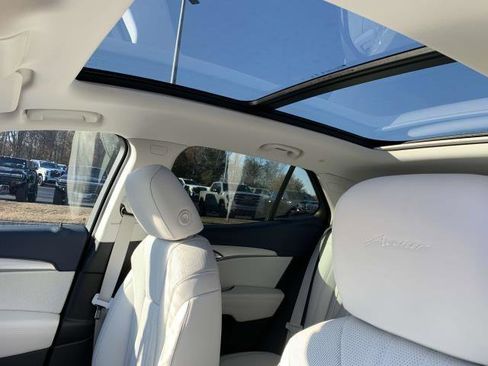 New 2025 Buick Envision Avenir image 9