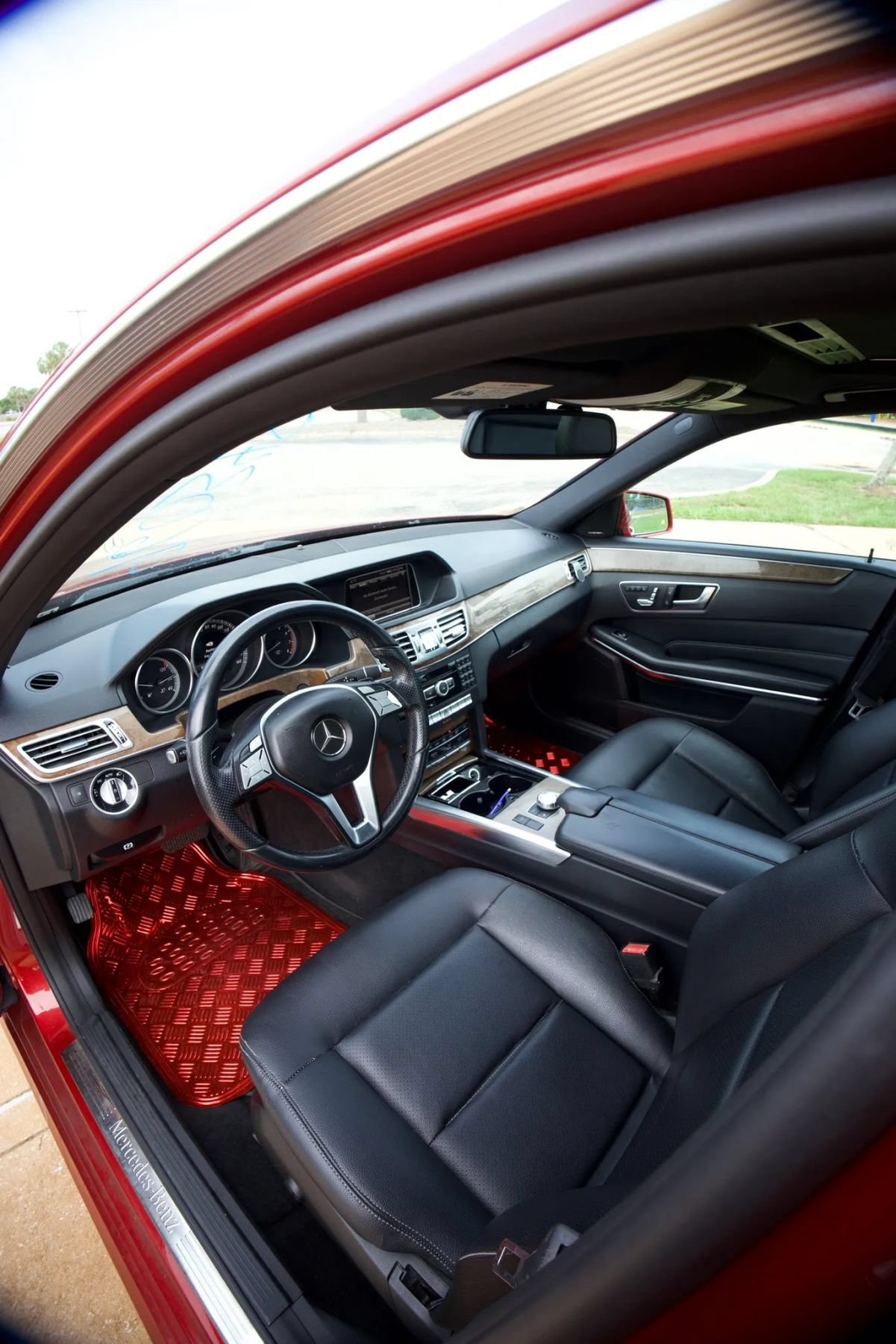 Used 2014 Mercedes-Benz E 350 4MATIC Sedan image 4