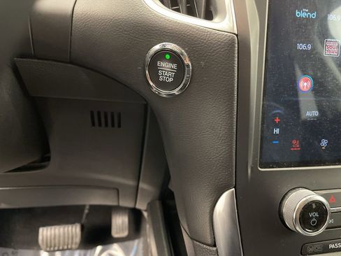 Used 2024 Ford Edge Titanium image 16