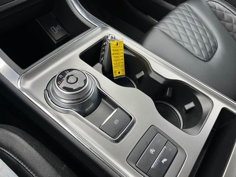 Used 2024 Ford Edge Titanium image 25