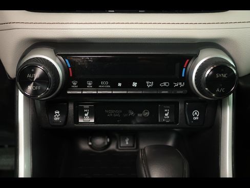 Used 2021 Toyota RAV4 XLE image 22