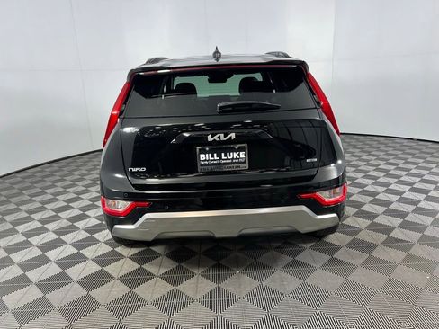 Used 2023 Kia Niro SX image 8