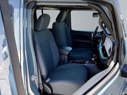 Used 2025 Jeep Wrangler Unlimited Sahara AWD/4WD image 16
