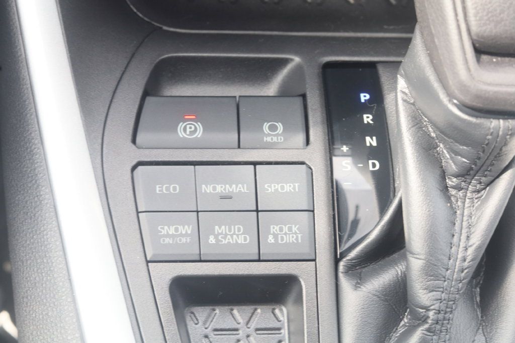 Certified 2021 Toyota RAV4 XLE w/ Convenience Package AWD/4WD image 10