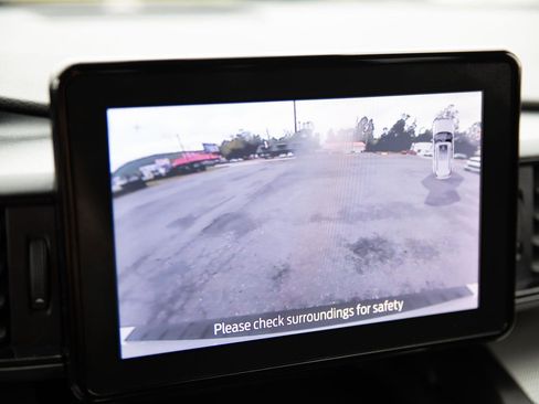 Used 2020 Ford Explorer XLT image 17