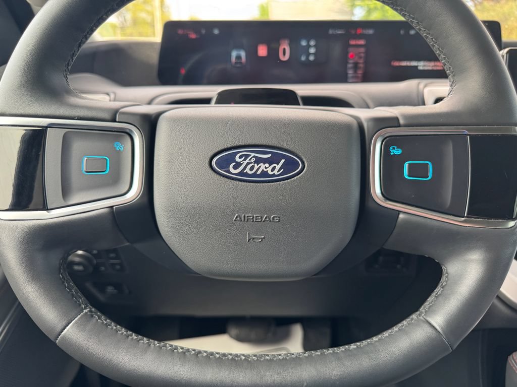 Used 2025 Ford Expedition Active AWD/4WD image 30