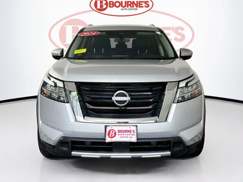 Used 2024 Nissan Pathfinder SL AWD/4WD image 5