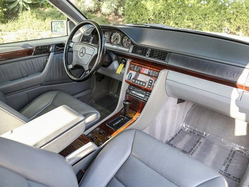 Used 1995 Mercedes-Benz E 320 Convertible image 53