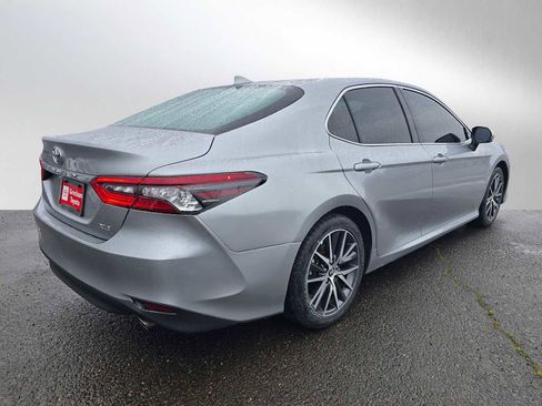 Used 2024 Toyota Camry XLE image 3