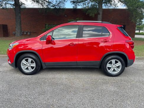 Used 2018 Chevrolet Trax LT FWD image 2